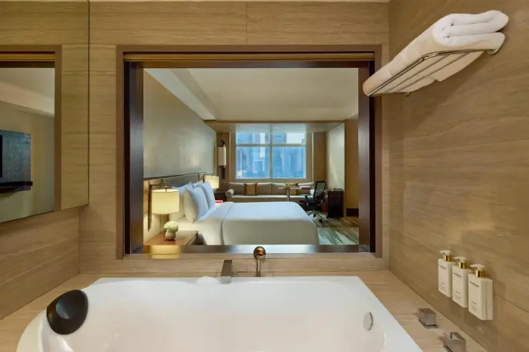 Gran Meliá Jakarta hotel bathroom with view