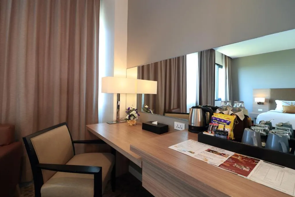 Bureau de travail dans le Grand Fortune Hotel Nakhon Si Thammarat