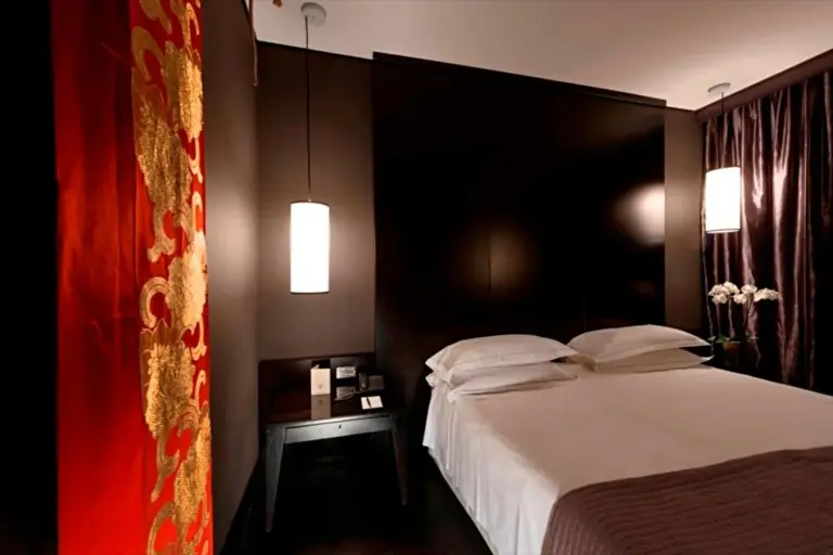 Stylish bedroom at Grand Hotel De La Ville, Parma