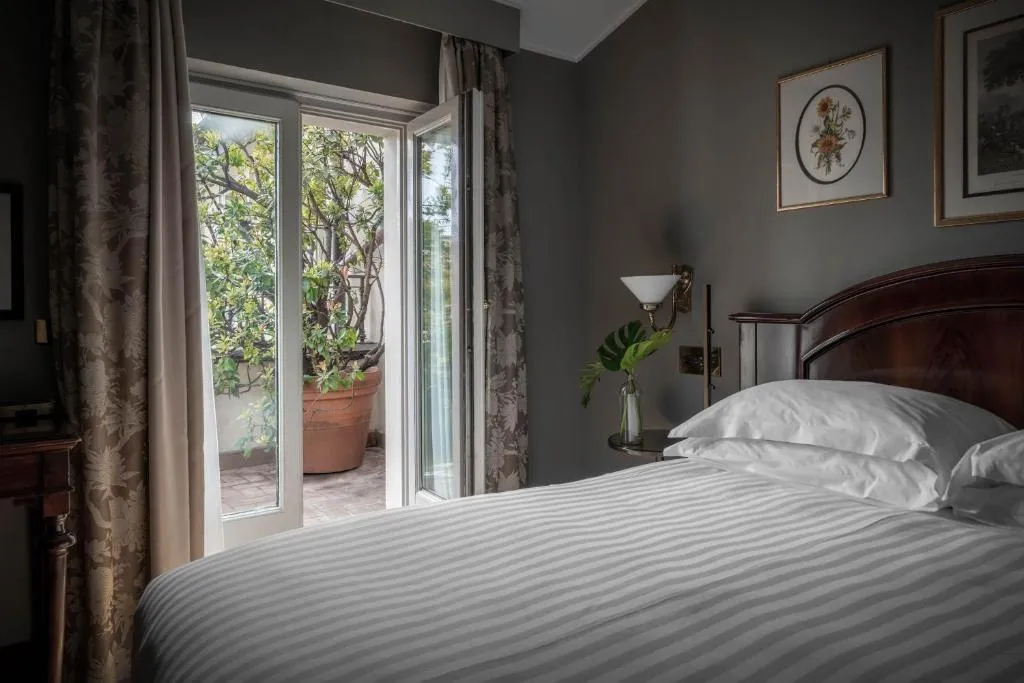 Grand Hotel et de Milan bedroom with balcony access