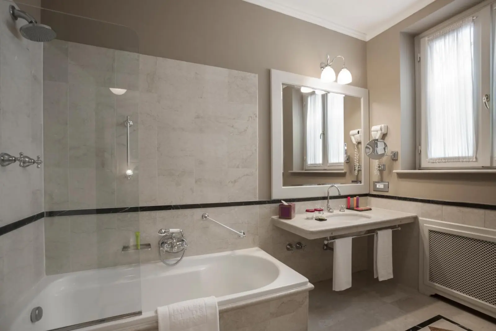 Grand Hotel et de Milan modern bathroom facilities