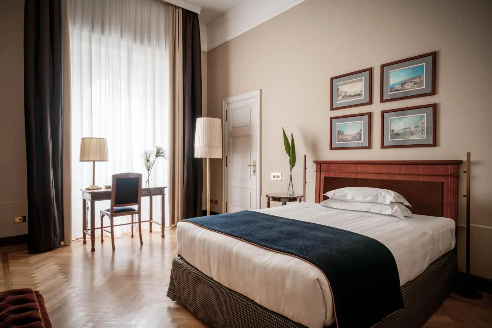 Grand Hotel et de Milan standard bedroom with bright ambiance
