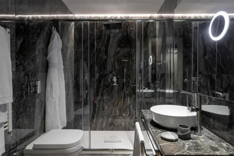Bathroom at Grand Hotel Et Des Palmes in Palermo