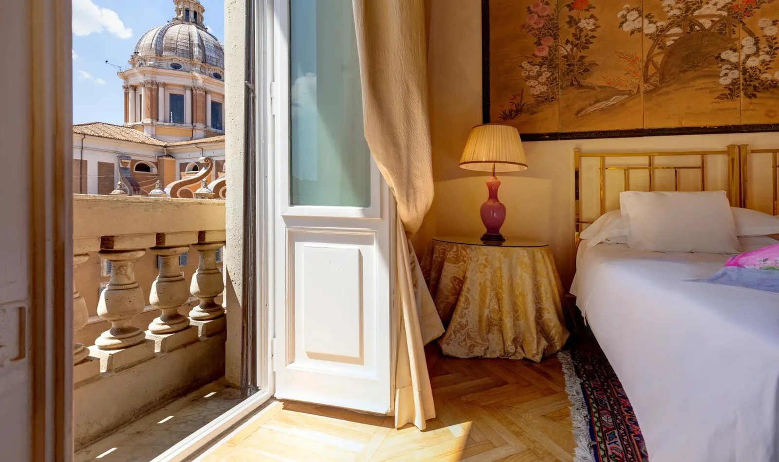 Zimmer mit Balkonblick im Grand Hotel Plaza