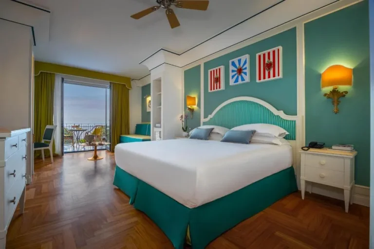 Gästezimmer im Grand Hotel San Pietro Taormina mit Balkon und Aussicht