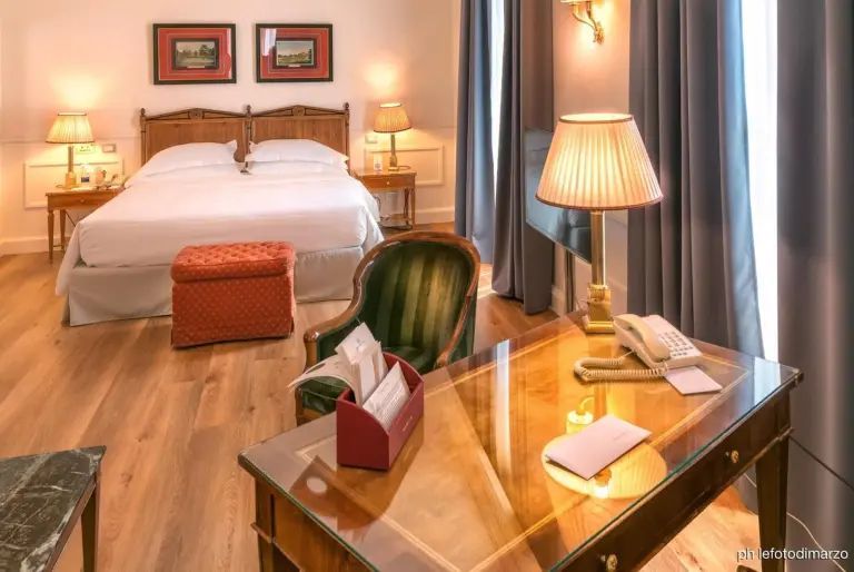 grand hotel Sitea Zimmerarbeitsplatz