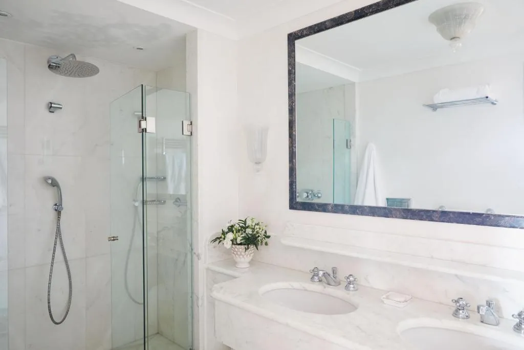 Salle de bain luxueuse au Grand Hotel Timeo, A Belmond Hotel à Taormina