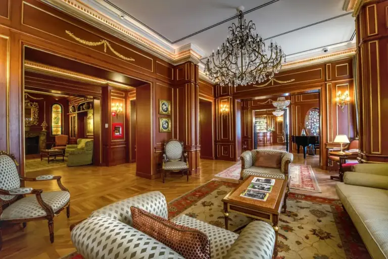 Grand Hotel Wagner lounge area in Palermo