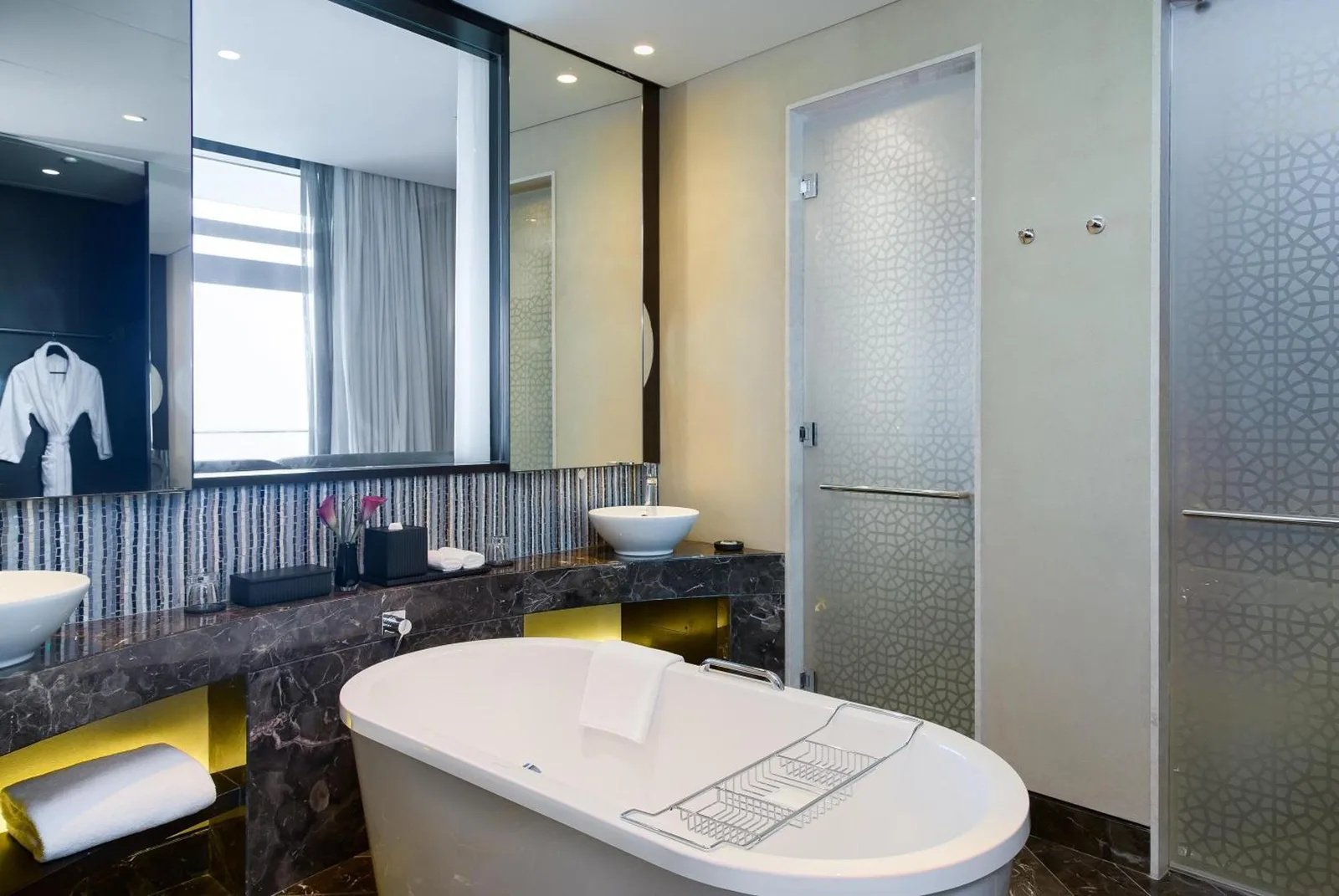 Badezimmer im Spa-Stil im Grand Hyatt Abu Dhabi Hotel & Residences Emirates Pearl
