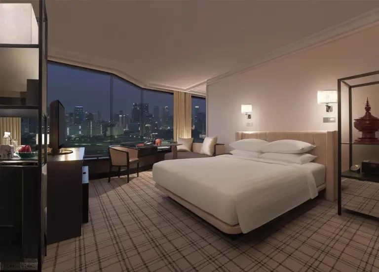 Grand Hyatt Erawan Bangkok room at night