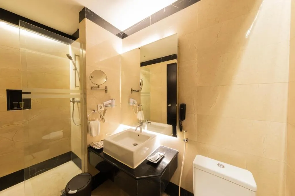 Modern bathroom at Grand Jatra Hotel Pekanbaru with stylish fixtures
