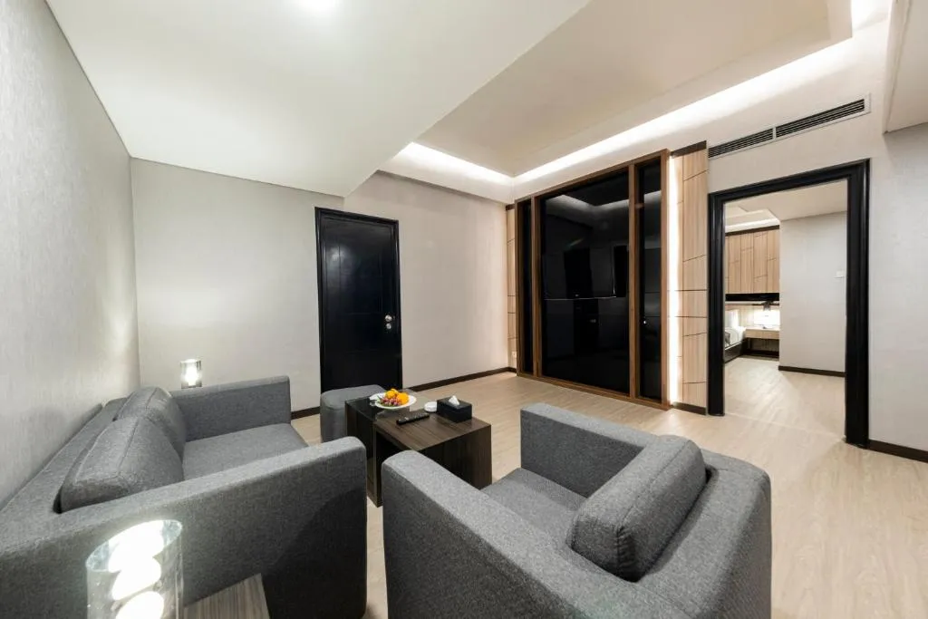 Modern lounge area at Grand Jatra Hotel Pekanbaru with plush seating