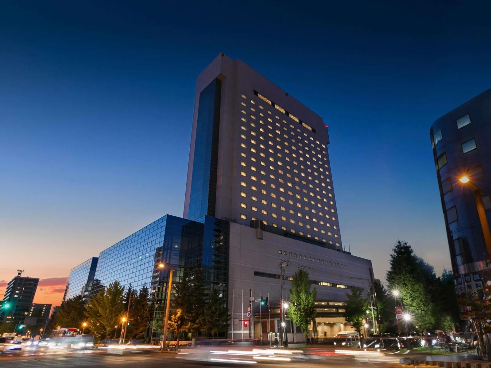 Grand Mercure Sapporo Odori Park extérieur au crépuscule