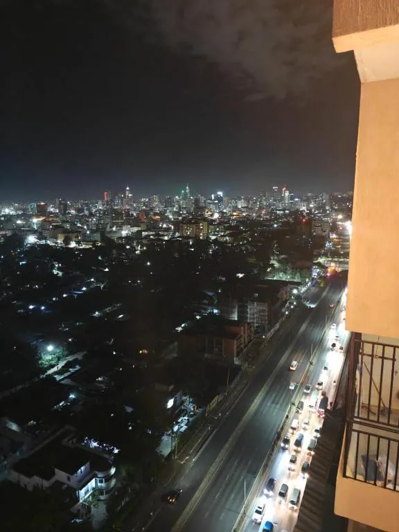 Vue nocturne depuis l'Appartement Grand Midtown à Nairobi