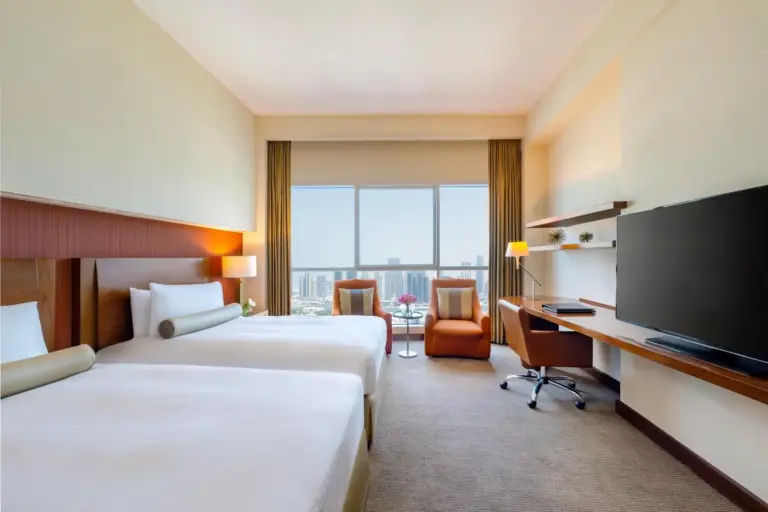 Chambre Double avec Vue au Grand Millennium Al Wahda Hotel