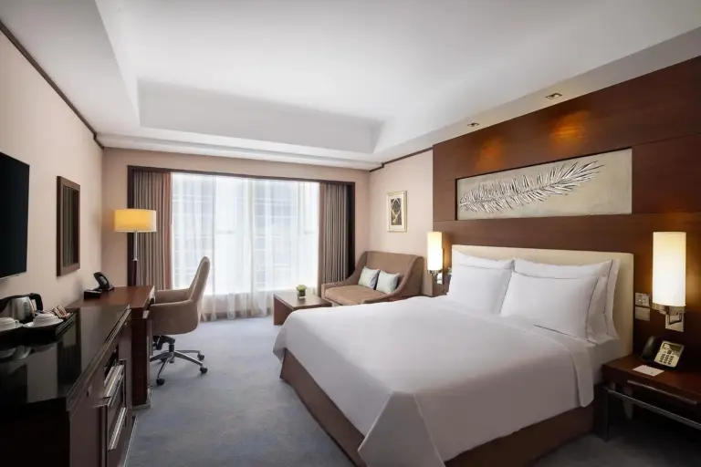 Innenansicht des Deluxe Room im Grand Millennium Dubai