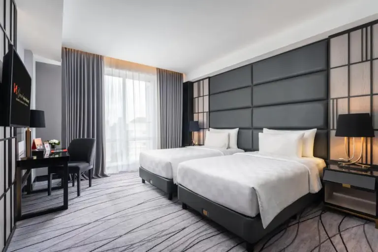 Chambre double lumineuse au Grand Swiss-Belhotel Darmo à Surabaya