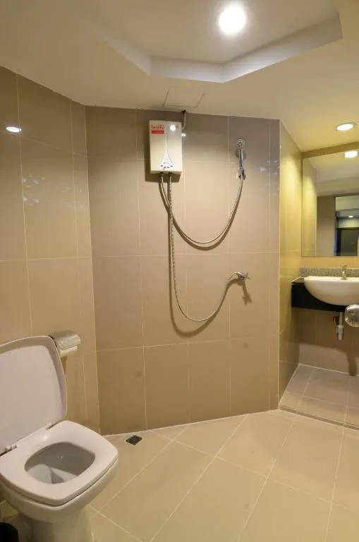 Grand Tara Garden Thai Hotel bathroom facilities