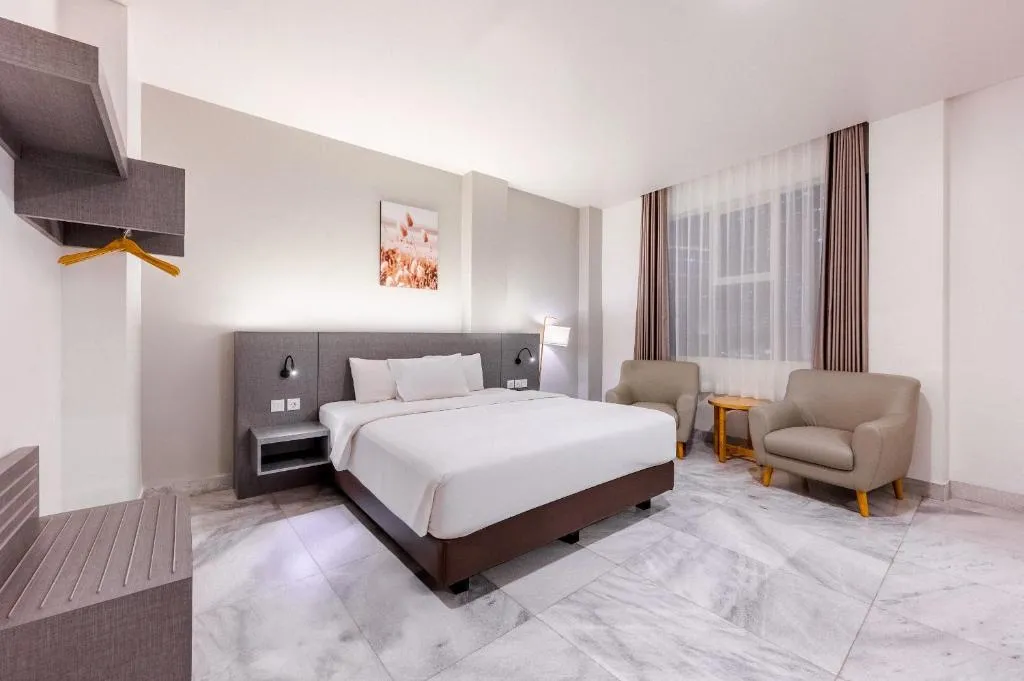 Spacious guest room at Grand Thamrin Hotel