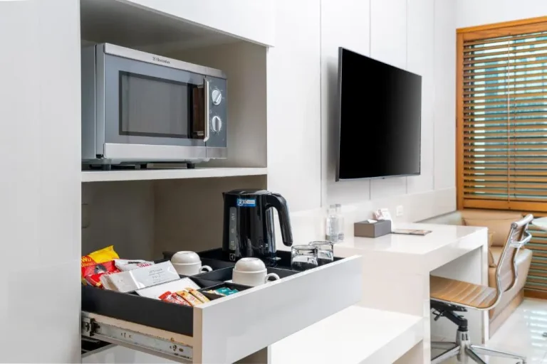 Grande Centre Point Ploenchit in-room amenities and coffee setup