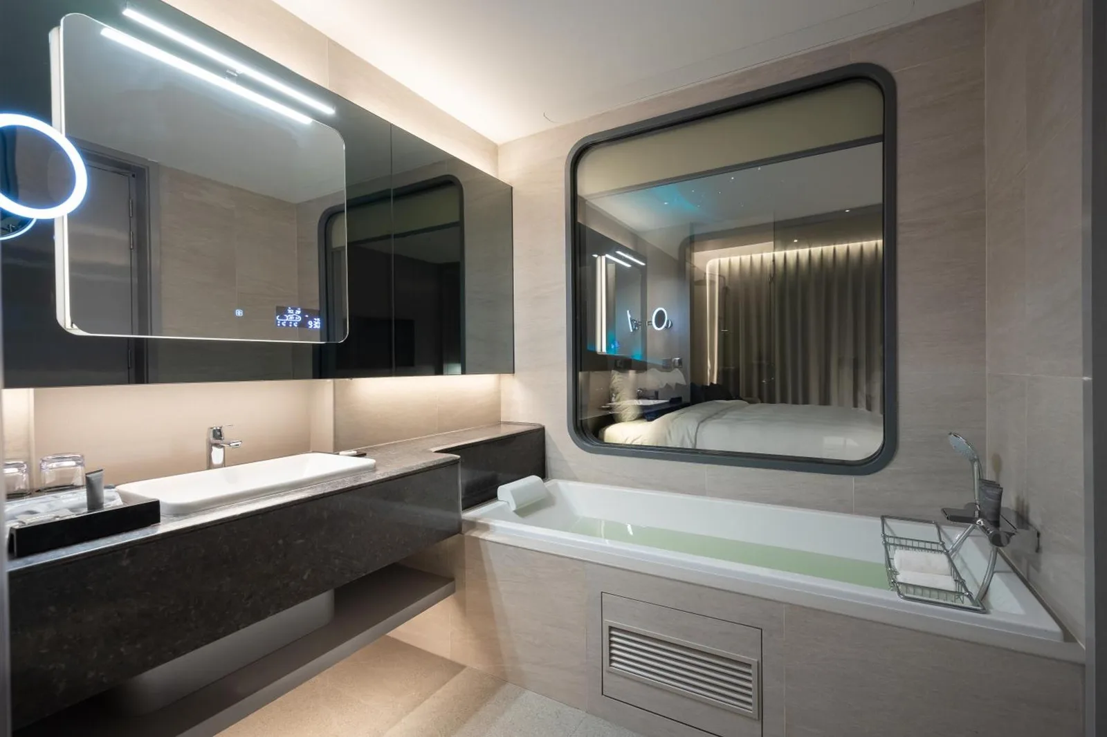 Caractéristiques de la salle de bain moderne à Grande Centre Point Space Pattaya