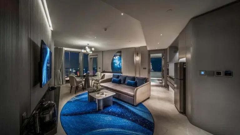 Salon dans une suite à Grande Centre Point Space Pattaya