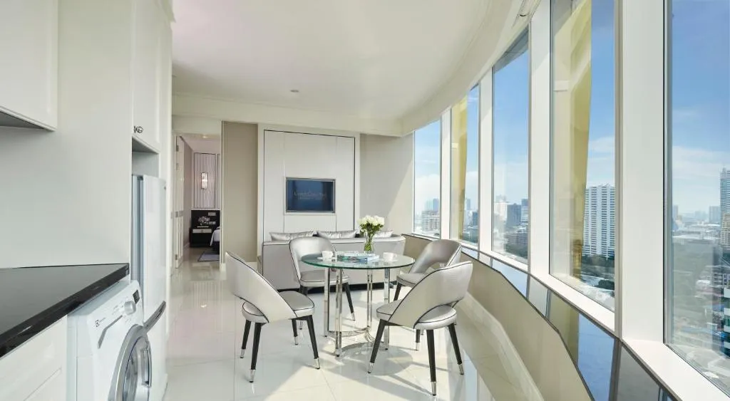 Dining area with city view at Grande Centre Point Sukhumvit 55 Thong Lo in Bangkok
