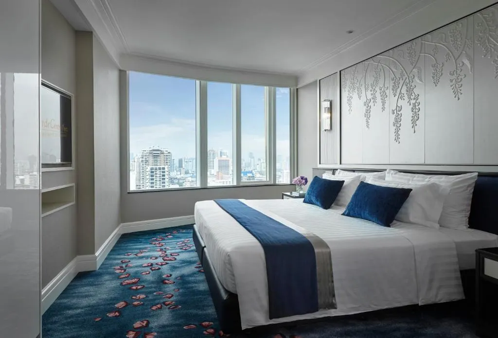 Luxury bedroom with city view at Grande Centre Point Sukhumvit 55 Thong Lo in Bangkok