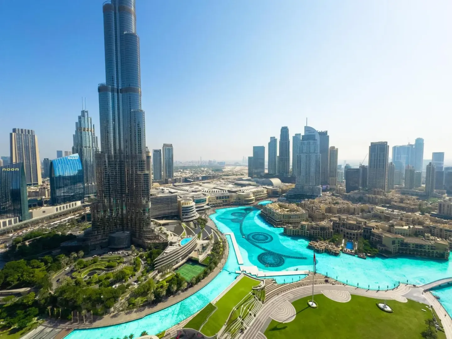 GRANDE RESIDENCES avec vue directe sur le Burj Khalifa et spectacle privé de fontaines au 62e étage avec option de navette VIP DXB AIRPORT pour 8 personnes, à Dubaï