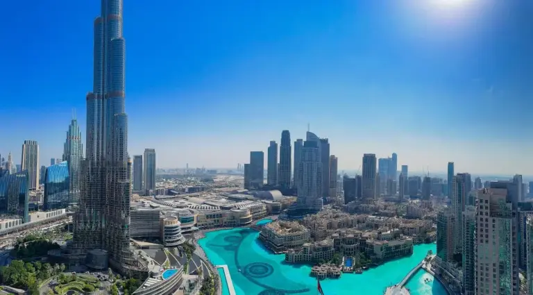 GRANDE RESIDENCES avec vue directe sur le Burj Khalifa et spectacle privé de fontaines au 62e étage avec option de navette VIP DXB AIRPORT pour 8 personnes, à Dubaï