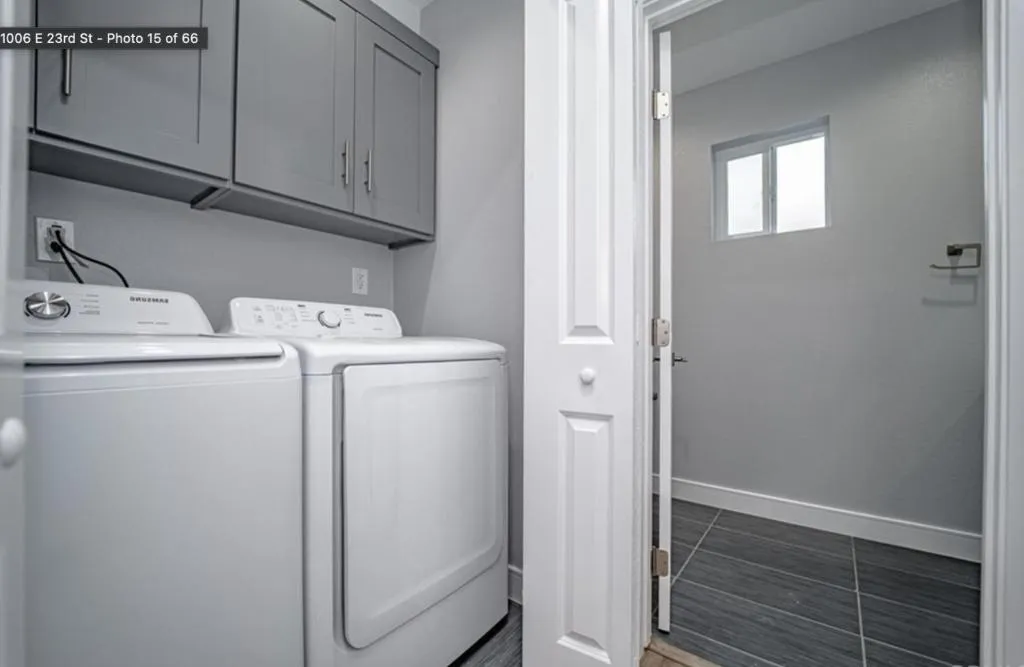 Laundry room at Green HomeStay in California