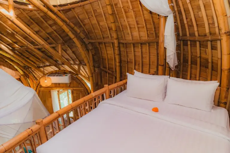 Conception de chambre en mezzanine au Green Lander Ubud