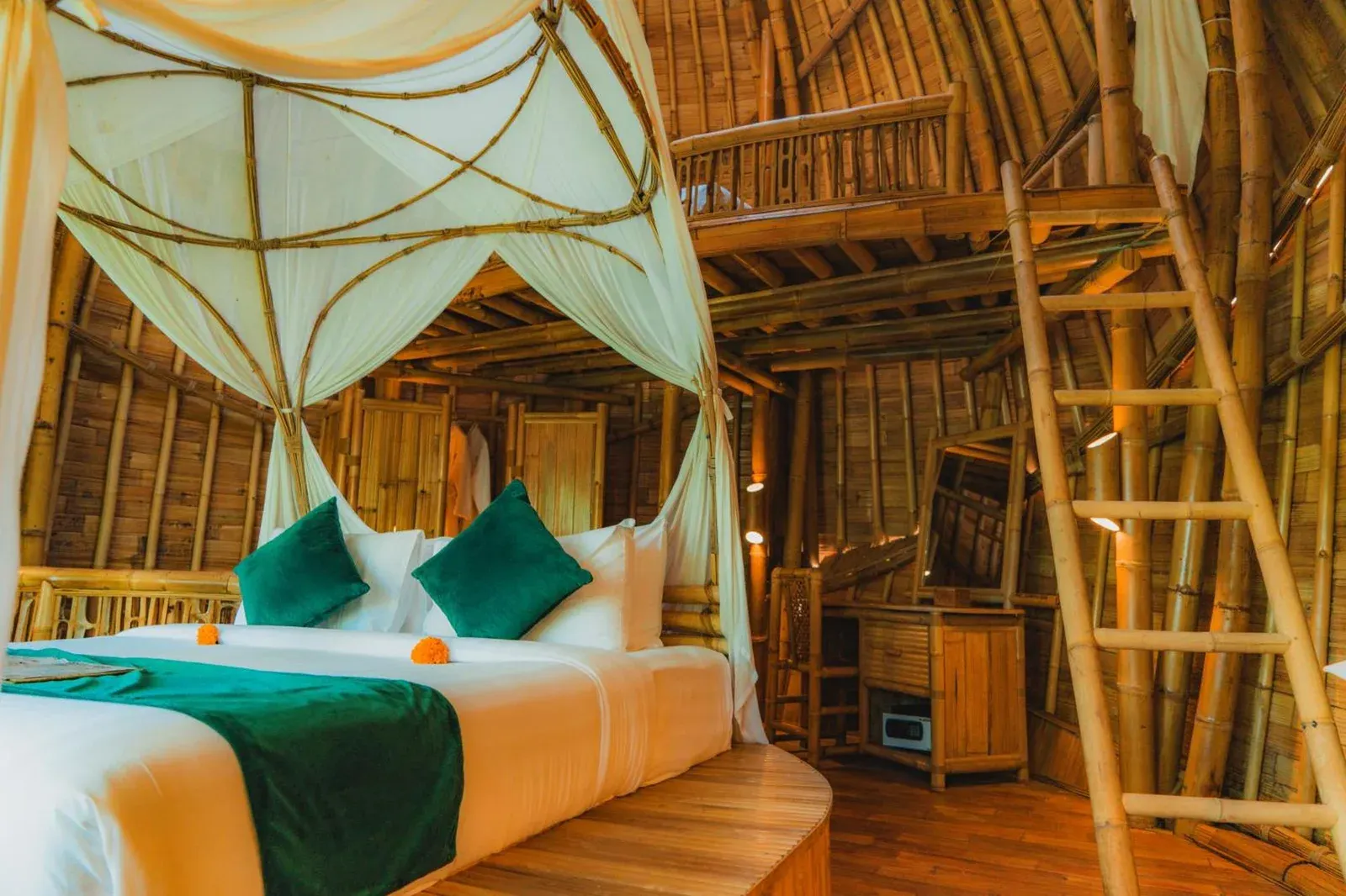 Intérieur élégant d'une chambre au Green Lander Ubud