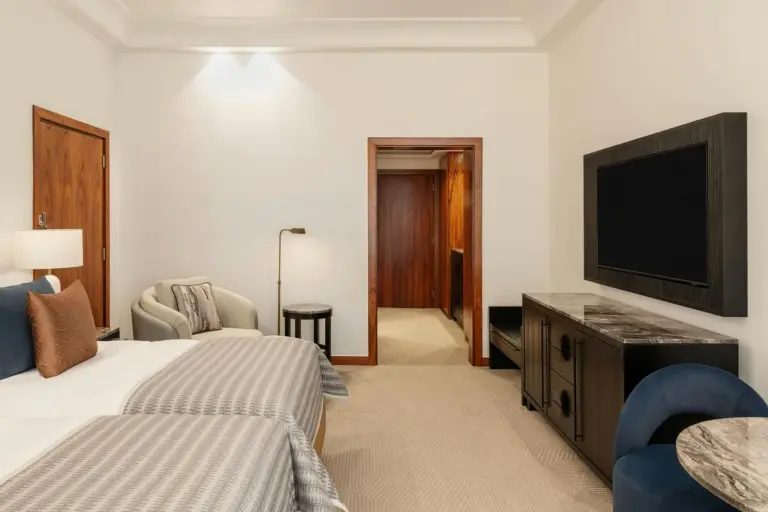 Grosvenor House, a Luxury Collection Hotel, Dubai standard room with refined decor