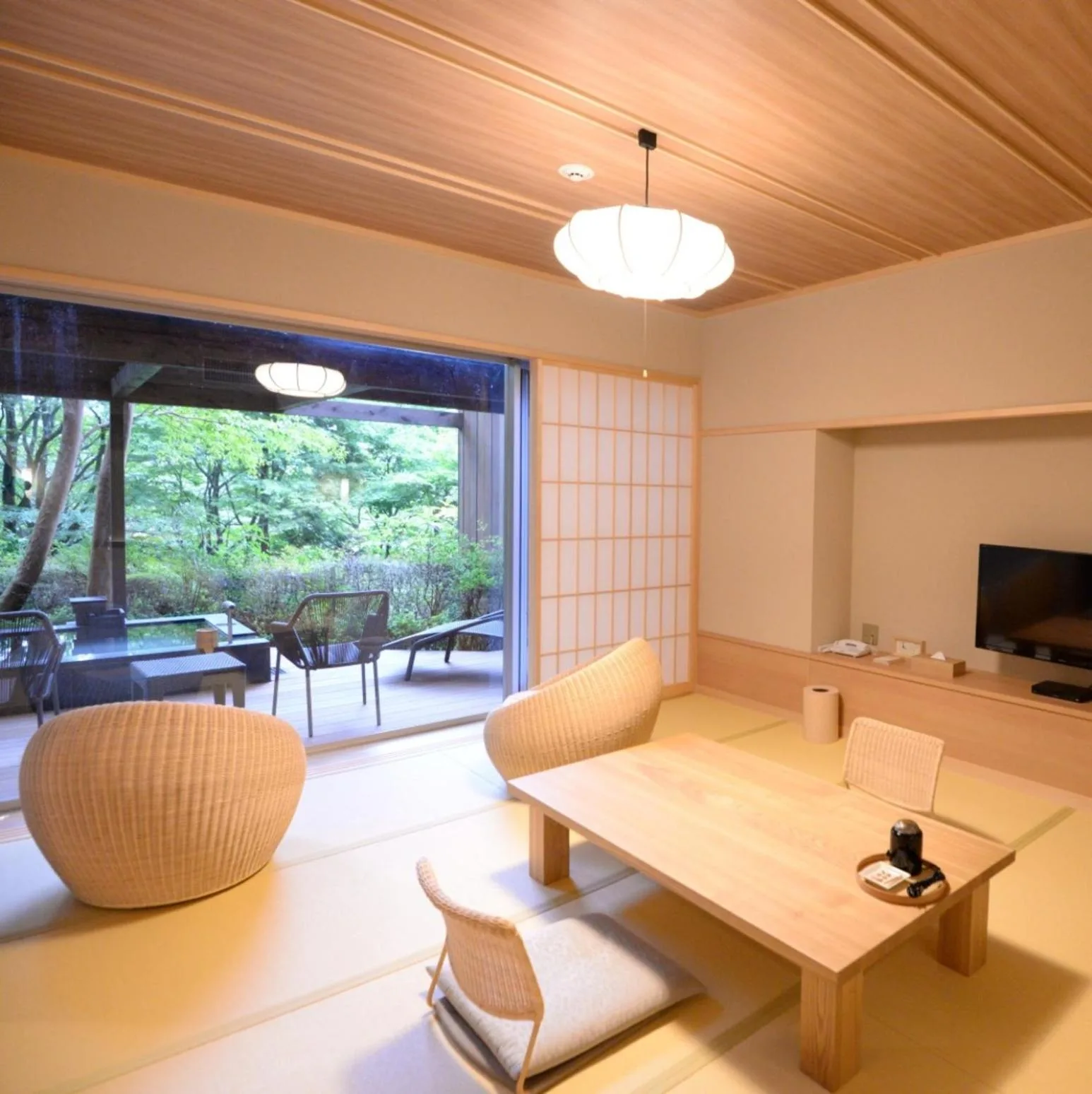 Spacious guest room at Hakone Gora Byakudan