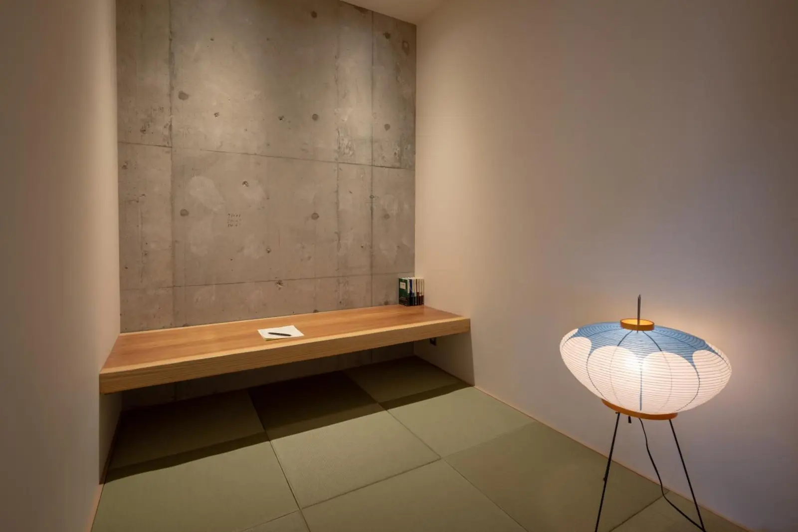 Tatami room with wooden elements at Hakone Honbako