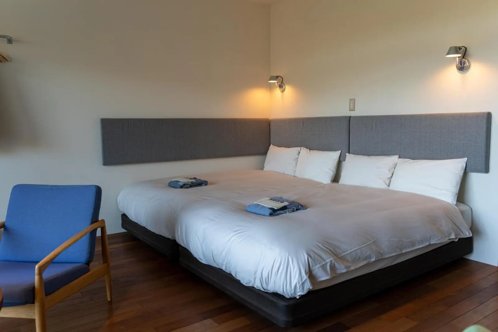 Twin beds in a cozy room at Hakone Honbako