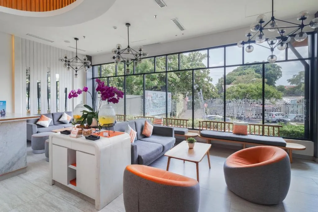 HARRIS Hotel Kuta Tuban Bali seating area with large windows