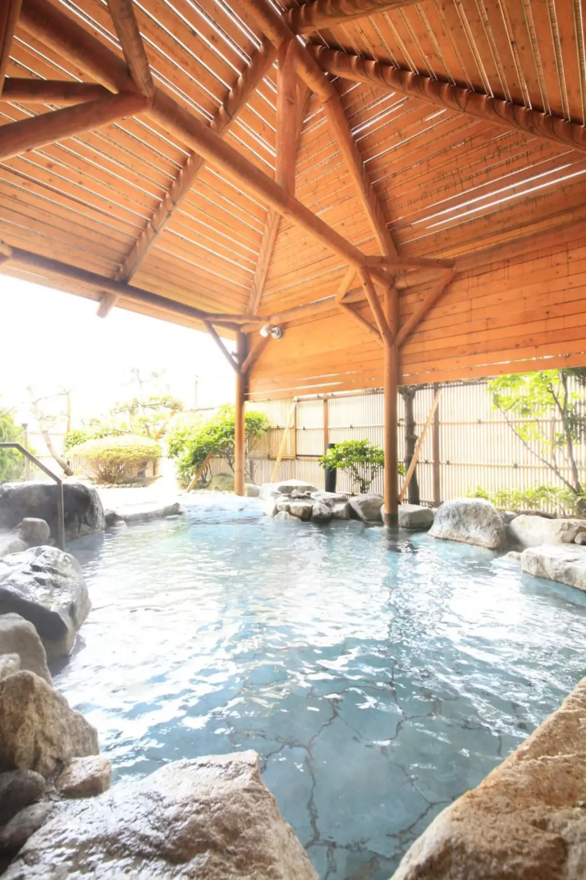 Heiseikan Shiosaitei Hanatsuki bain thermal extérieur