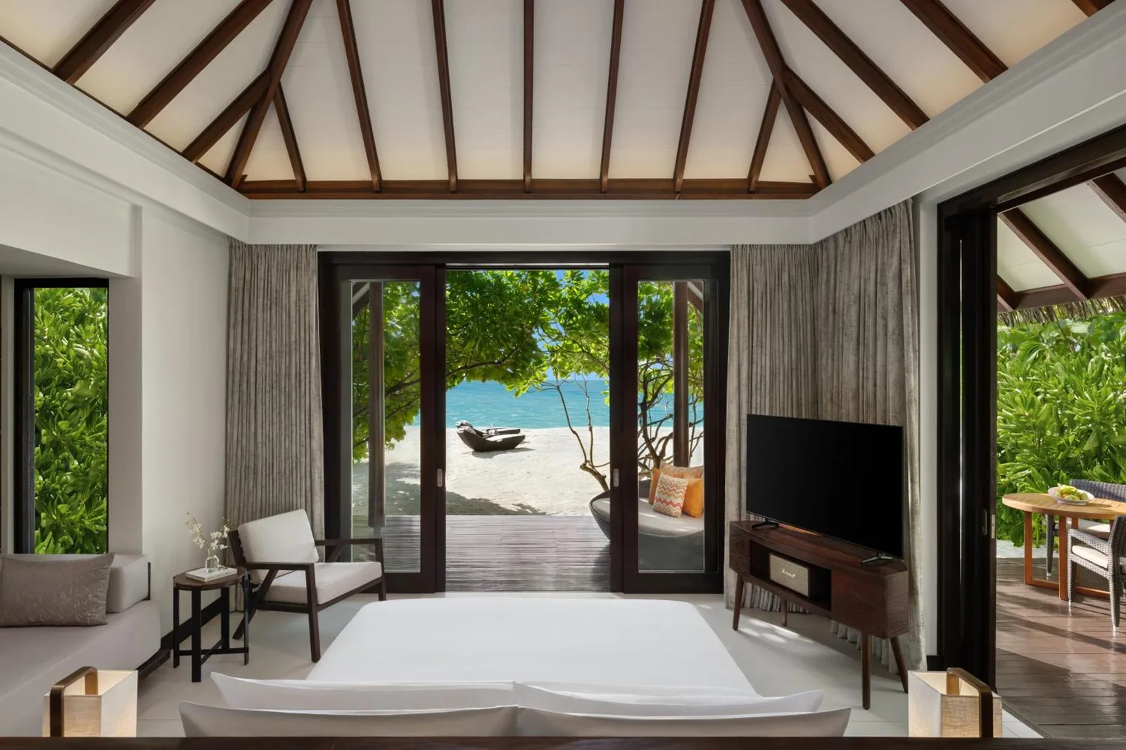 Modern suite at Heritance Aarah with ocean access