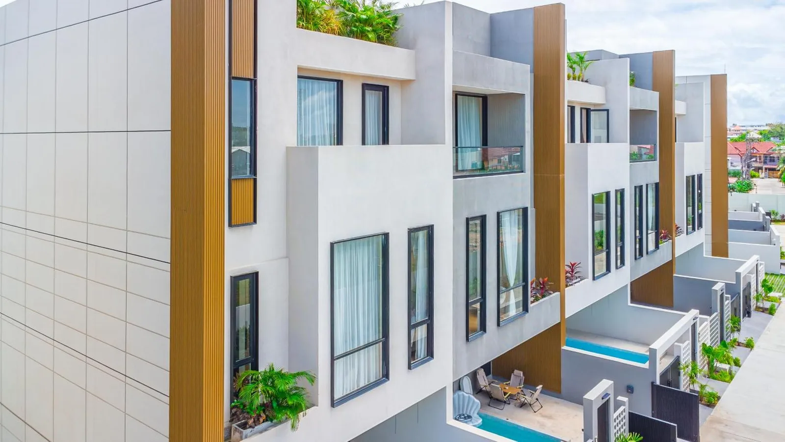 Villa exterior of hiii Aura Pool Villa Hotel Pattaya Central with pool access