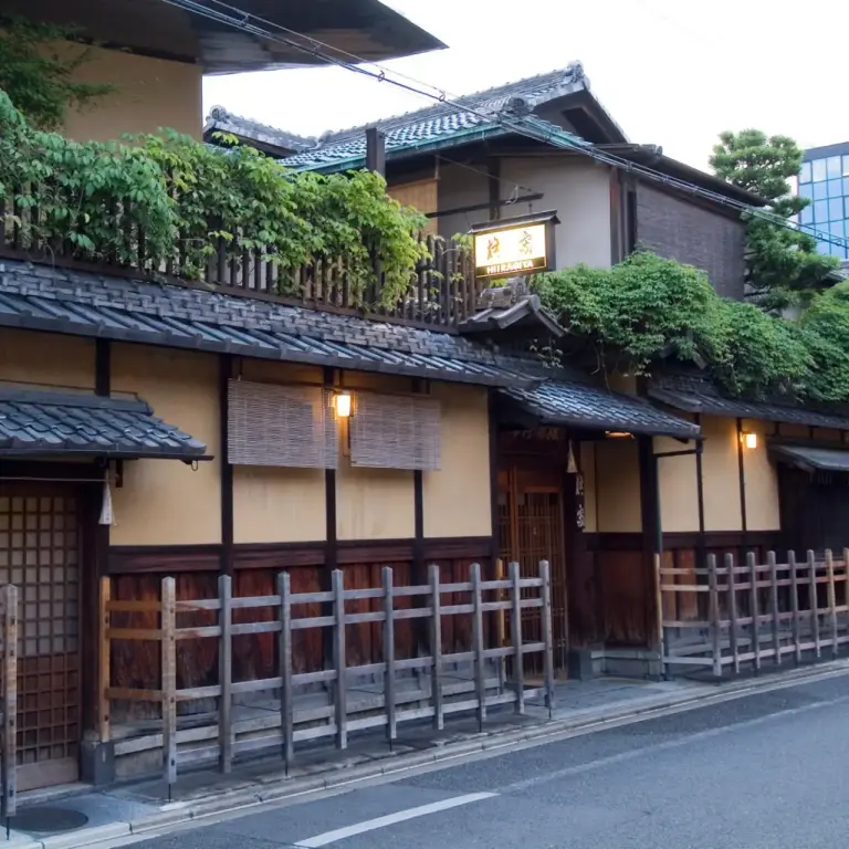 Exterior view of Hiiragiya hotel in Kyoto