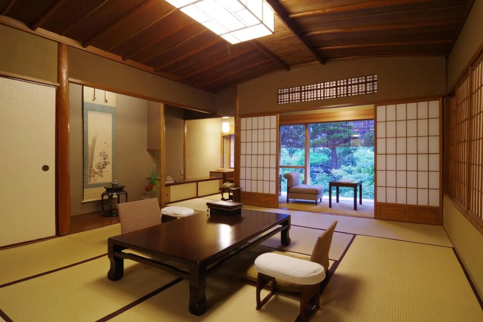 Setup of a guest room at Hiiragiya hotel in Kyoto