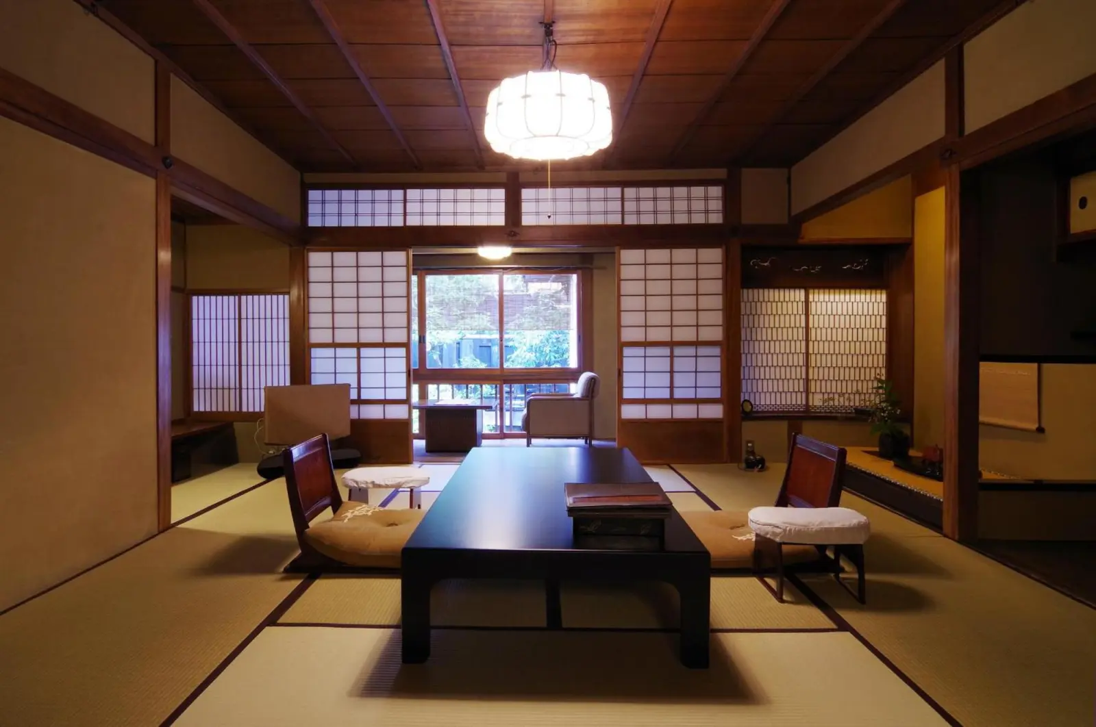 Relaxation area in a guest room at Hiiragiya hotel in Kyoto