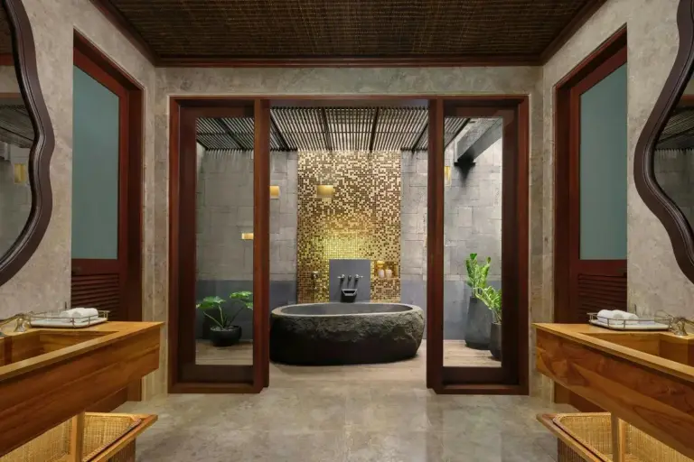 Luxuriöses Badezimmerdesign im Hiliwatu, Bali Ubud