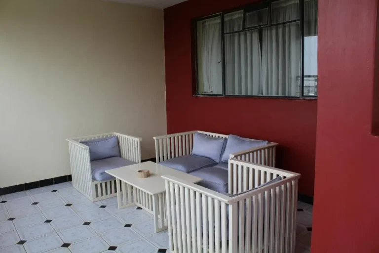 Zone de balcon au Hillpark Hotel à Nairobi