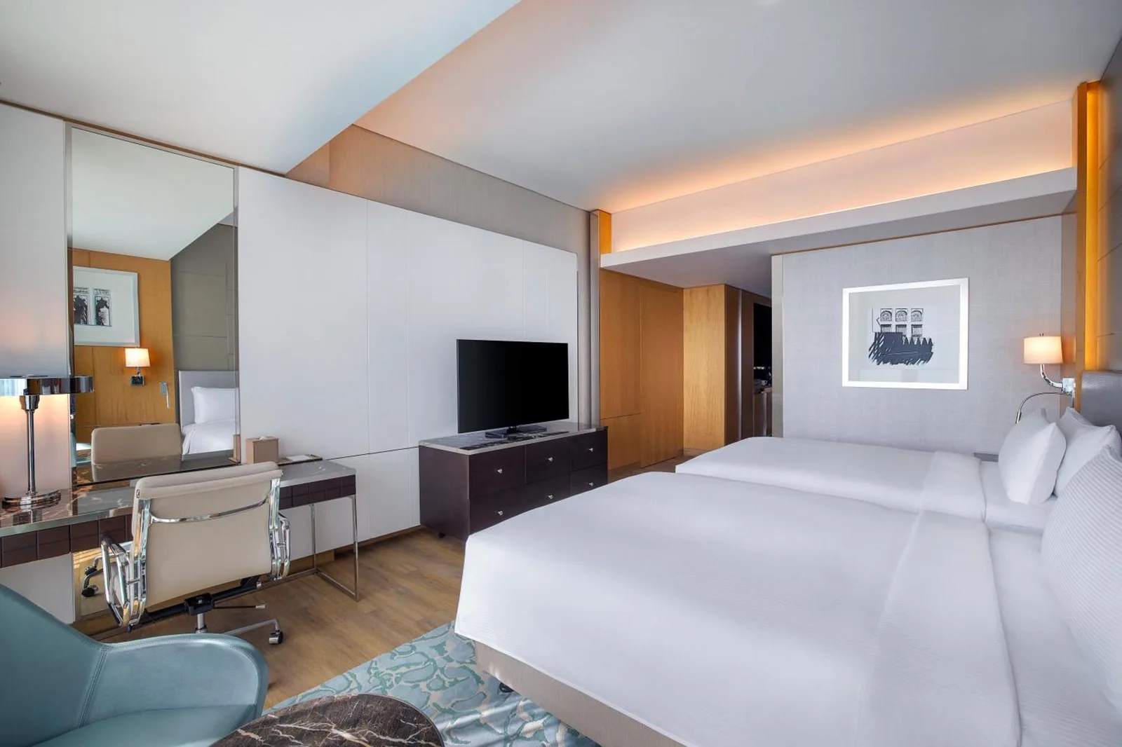 Stilvolles Gästezimmer im Hilton Dubai Palm Jumeirah