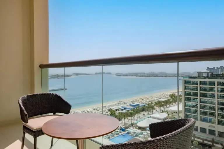 Meerblick vom Balkon im Hilton Dubai Palm Jumeirah