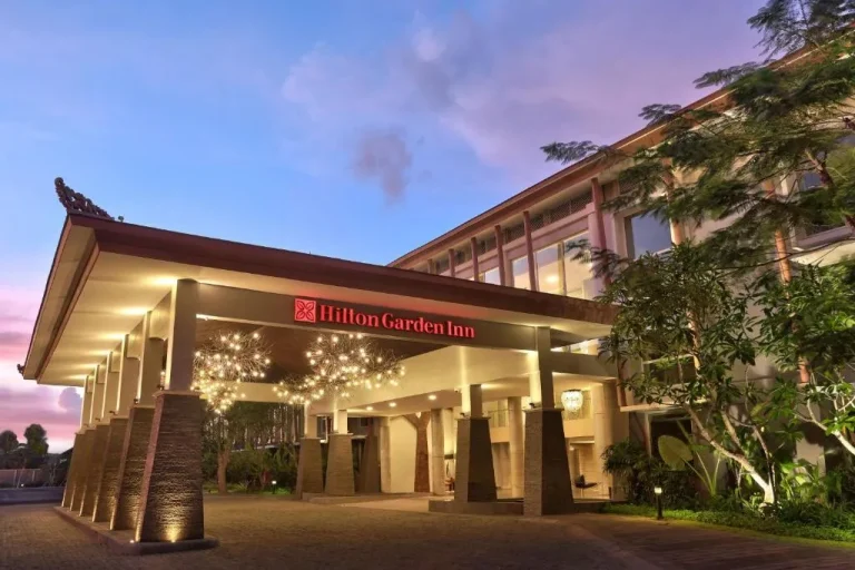 Hilton Garden Inn Bali Ngurah Rai Airport entrance with stylish architecture