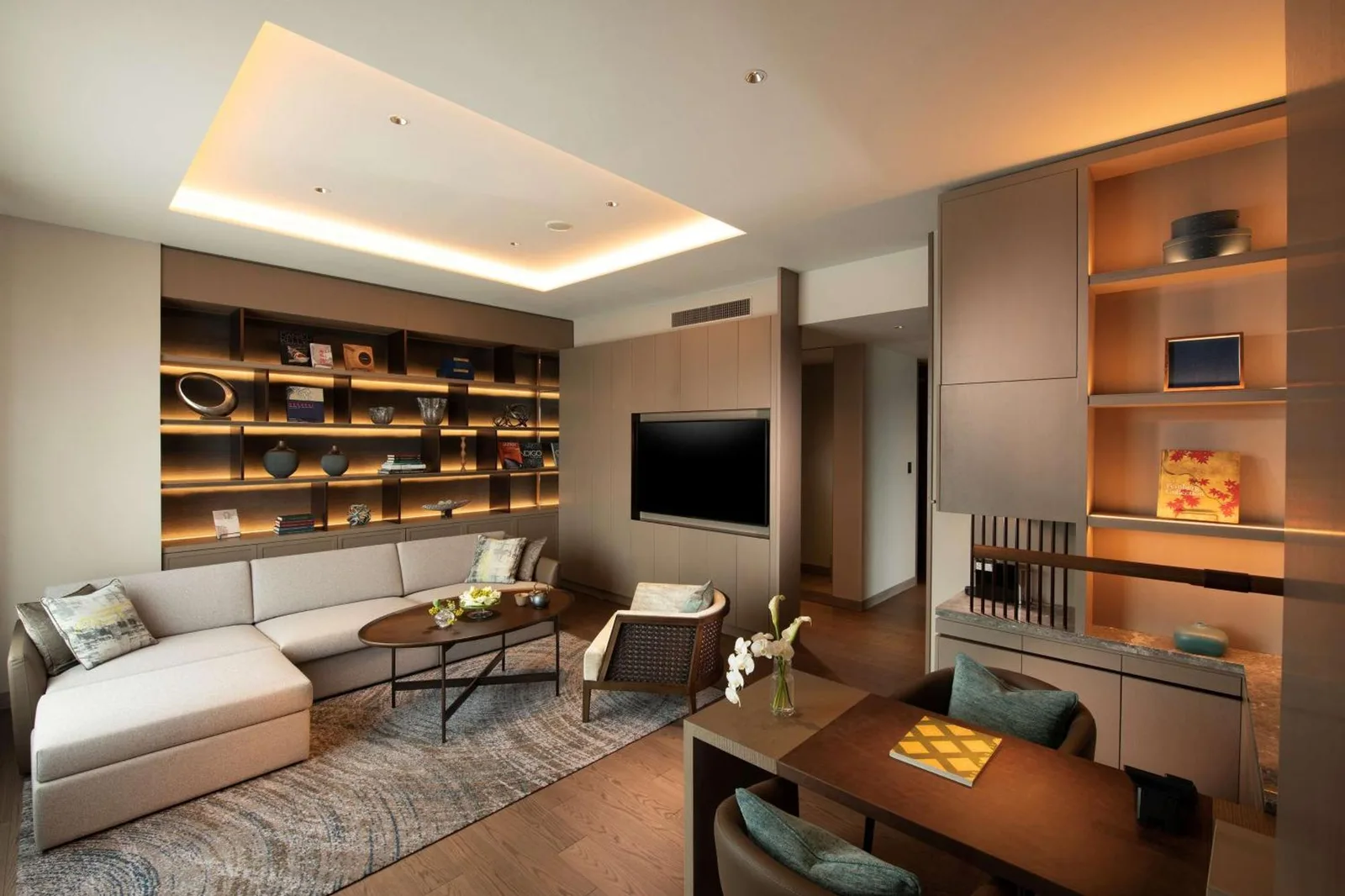 Coin salon dans une suite au Hilton Hiroshima